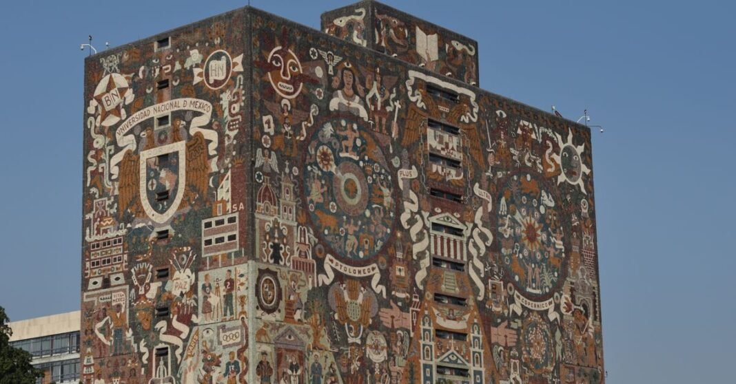 CDMX acumuló 183 sentencias condenatorias por feminicidio entre 2023 y 2025 Explora los impresionantes arcos de un edificio histórico en Ciudad de México, que muestra una arquitectura exquisita.