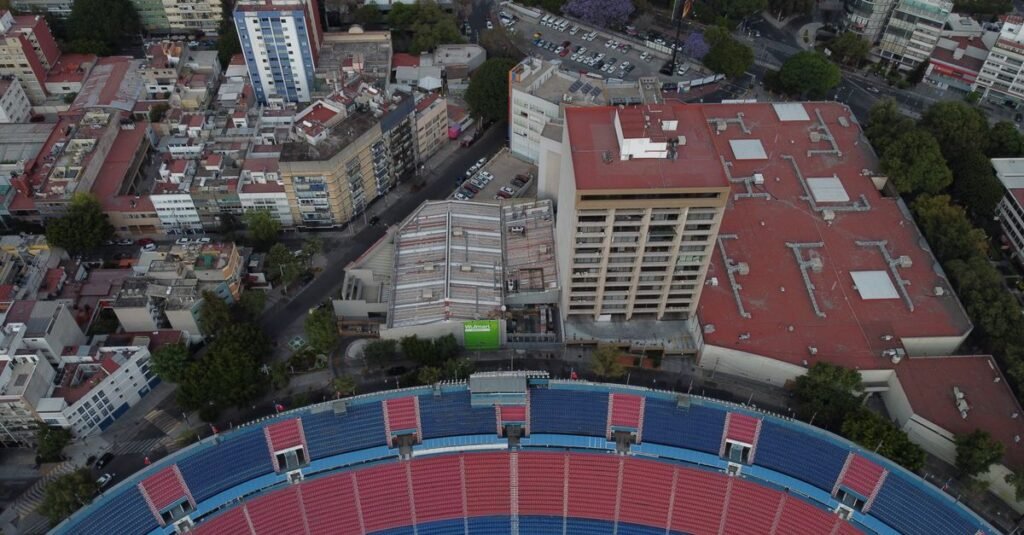 Una vista aérea del icónico Estadio Azul, arena deportiva en Ciudad de México.