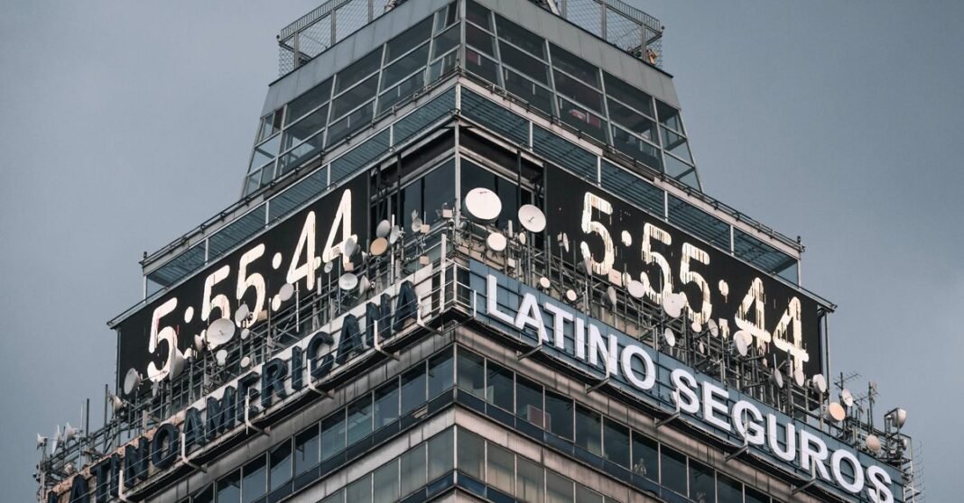 Hackeos y filtraciones encendieron la alerta sobre la ciberseguridad en México en 2026 Primer plano detallado de un mapa que presenta a México con un chinche rojo destacando una ubicación.