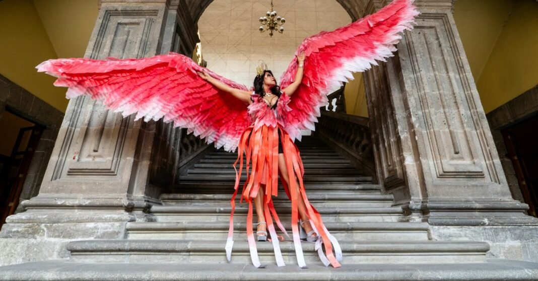 El Museo de Arte Carrillo Gil prepara una sesión de performance y cine expandido en Noche de Museos Edificio de esquina con señales del SEP en el paisaje urbano de la Ciudad de México.
