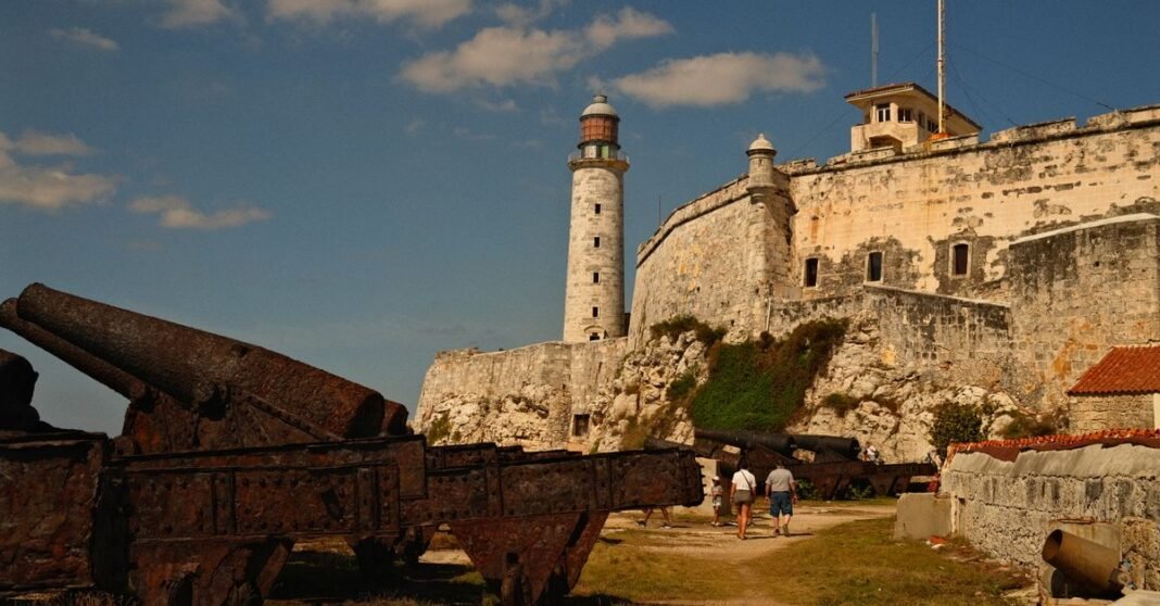 Trump afirma que México dejará de enviar petróleo a Cuba, en medio de la presión de Washington sobre la isla Explora el histórico Castillo del Morro y su faro en La Habana, Cuba.