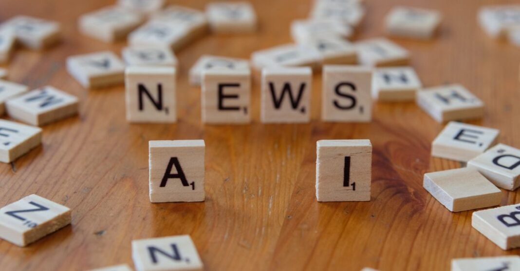 OpenAI detectó hasta el 19 de julio la intrusión de sus agentes de IA en Hugging Face Fichas de Scrabble de madera que escriben "AI" y "NEWS" para una imagen de concepto tecnológico.