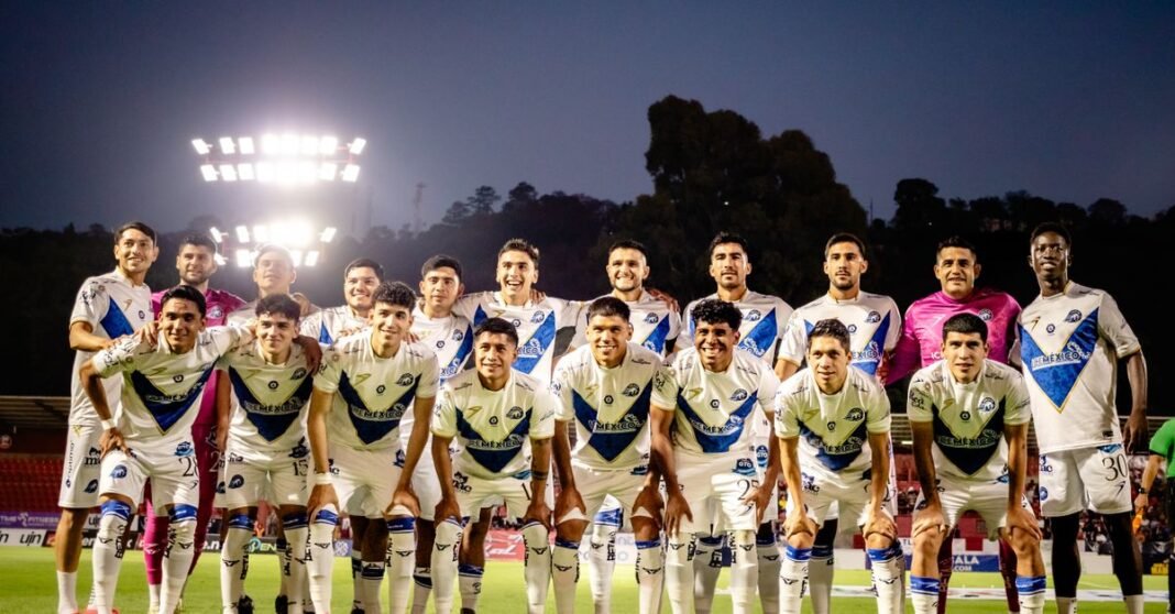 Selección Mexicana arrastra una racha de 12 partidos sin remontar desde 2023 Estadio de béisbol vacío en Monterrey, México, con cartel electrónico de bienvenida.