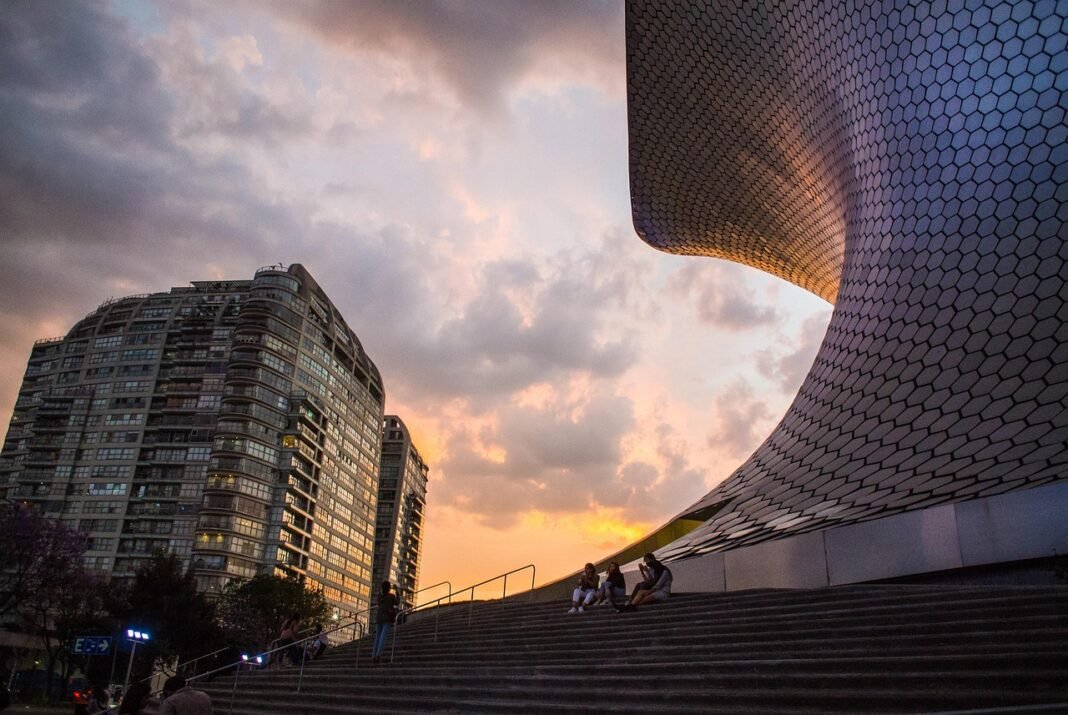 CDMX difunde estudio sobre riesgos y resiliencia en 11 unidades habitacionales Vista ilustrativa de edificios de departamentos en la Ciudad de México.