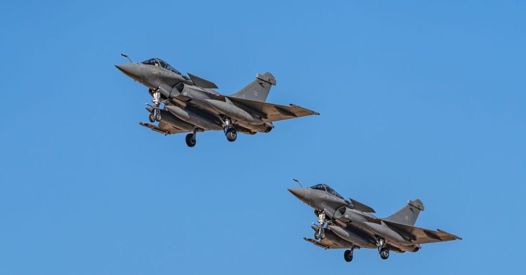 Imagen ilustrativa: Irán reivindica ataques contra instalaciones de EE.UU. en Jordania, Irak y Baréin tras nuevos bombardeos Fotos de stock gratuitas de 4k wallpaper, aerial training, air maneuvers